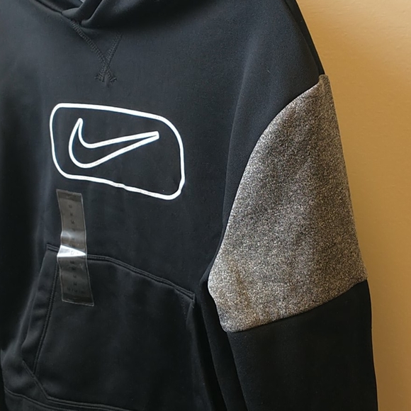 NWT Nike Therma hoodie - Picture 3 of 5